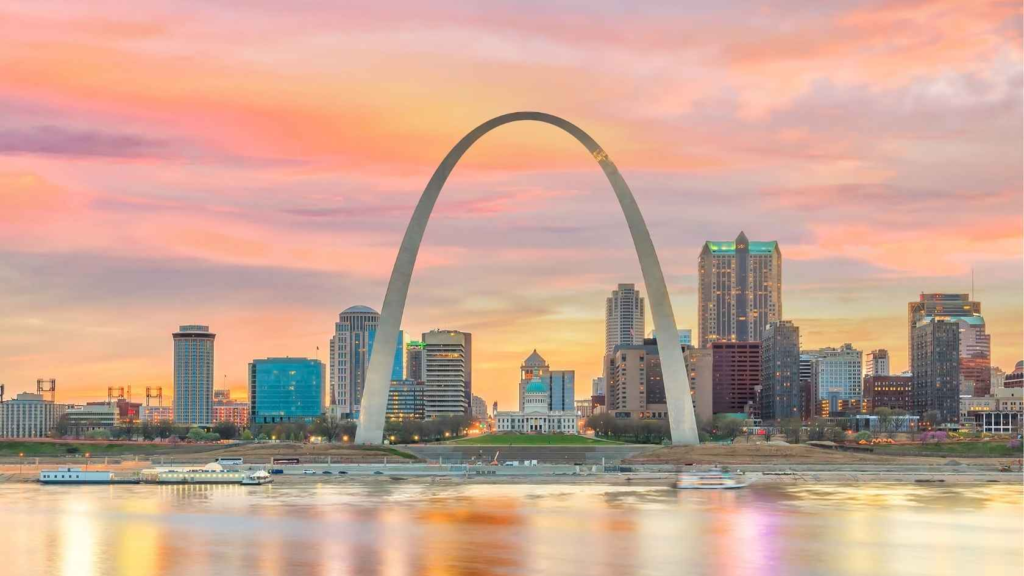 St. Louis skyline with the Gateway Arch at sunset.